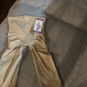 Curveez Women's Tan Shapewear Leggings